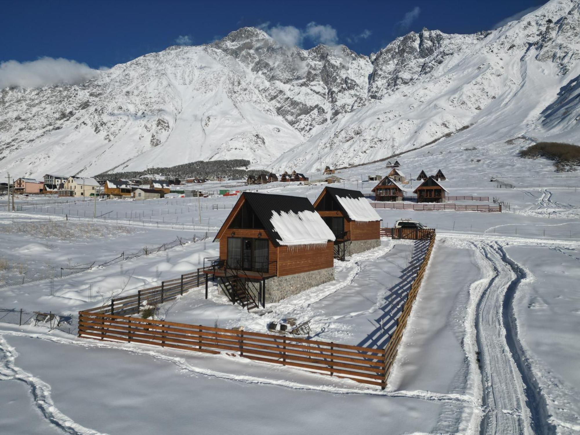 Traveler'S Cottages In Kazbegi Exterior foto