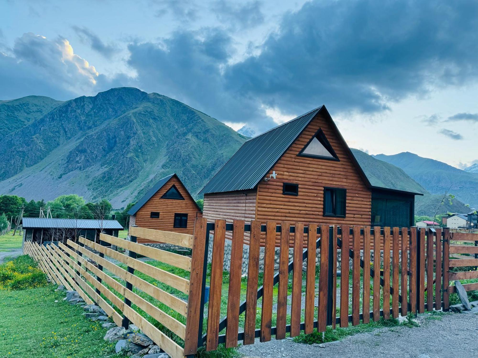 Traveler'S Cottages In Kazbegi Exterior foto